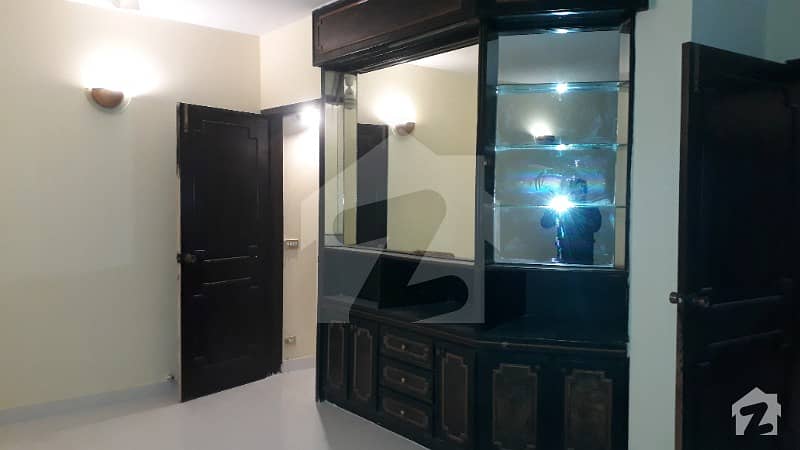 ڈی ایچ اے فیز 2 ڈیفنس (ڈی ایچ اے) لاہور میں 3 کمروں کا 15 مرلہ مکان 65 ہزار میں کرایہ پر دستیاب ہے۔