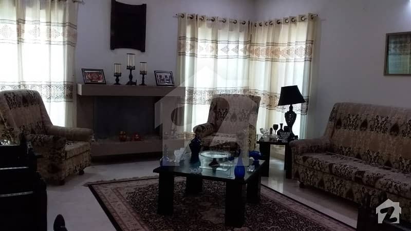 1 Kanal Beautiful House Near to Park Available for Rent