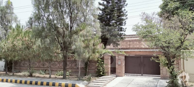 حیات آباد فیز 2 - جے2 حیات آباد فیز 2 حیات آباد پشاور میں 10 کمروں کا 2 کنال مکان 1.7 لاکھ میں کرایہ پر دستیاب ہے۔