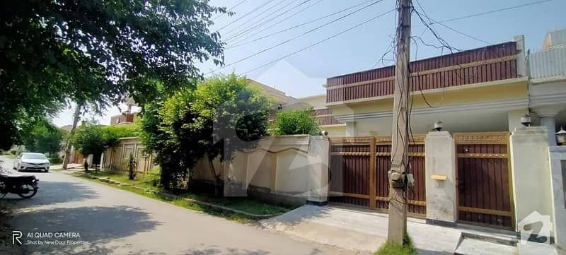 حیات آباد فیز 4 - پی1 حیات آباد فیز 4 حیات آباد پشاور میں 6 کمروں کا 1 کنال مکان 4.3 کروڑ میں برائے فروخت۔