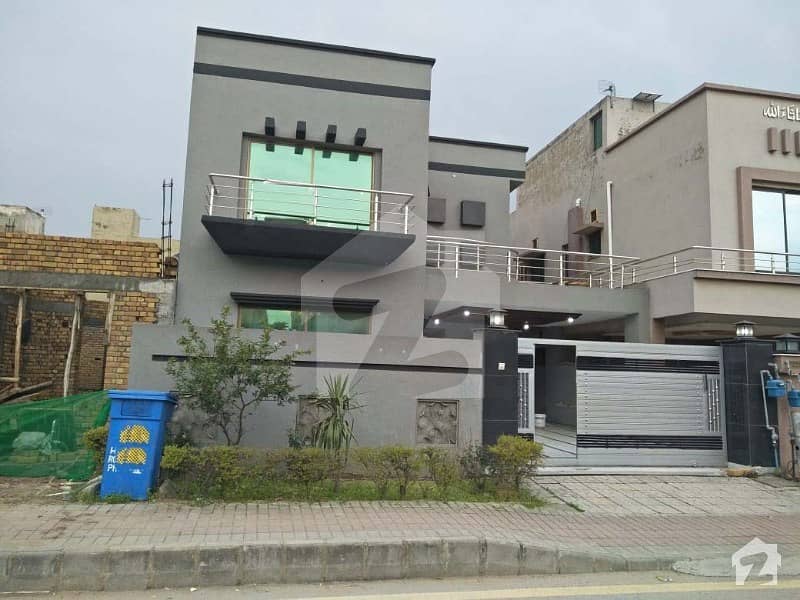 بحریہ ٹاؤن فیز 4 بحریہ ٹاؤن راولپنڈی راولپنڈی میں 5 کمروں کا 10 مرلہ مکان 2 کروڑ میں برائے فروخت۔