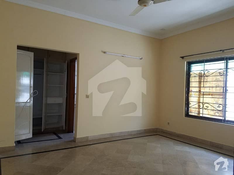 10 Marla House Lower Locked Upper 2 Bedroom Portion For Rent In Air Avenue Dha Phase 8 Lahore