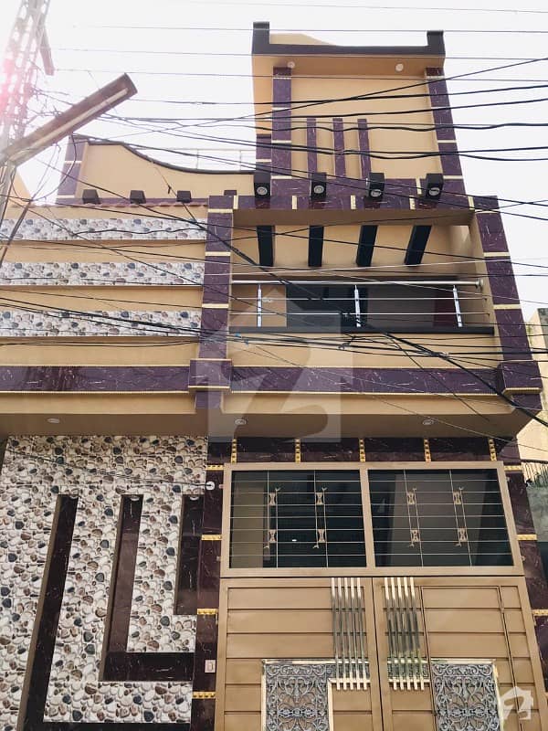 سمن آباد لاہور میں 4 کمروں کا 3 مرلہ مکان 97 لاکھ میں برائے فروخت۔