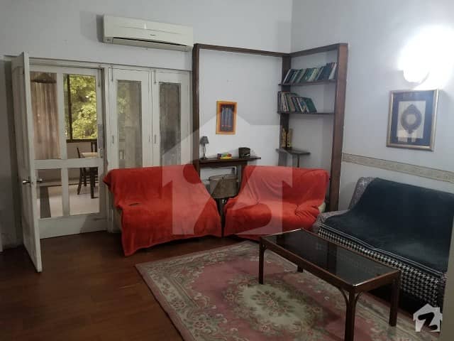 Gulberg Upper Mall 1 Kanal Fully Furnished Upper Portion For Rent