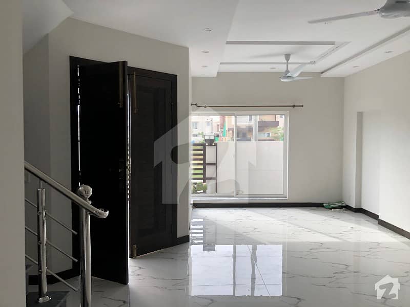 Vogue Offers Beautiful Five Marla House In Paragon Housing Society