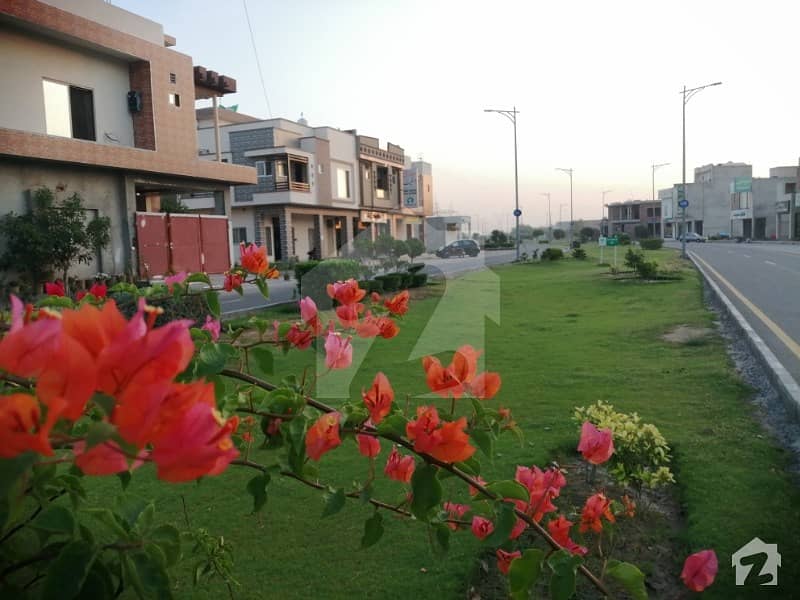 ستارہ پارک سٹی جڑانوالہ روڈ فیصل آباد میں 3 مرلہ عمارت 90 لاکھ میں برائے فروخت۔