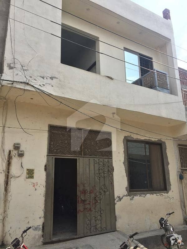 گرین ٹاؤن سیکٹر ڈی 2 لاہور میں 4 کمروں کا 5 مرلہ مکان 70 لاکھ میں برائے فروخت۔