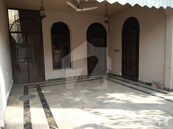ڈی ایچ اے فیز 1 ڈیفنس (ڈی ایچ اے) لاہور میں 4 کمروں کا 11 مرلہ مکان 62 ہزار میں کرایہ پر دستیاب ہے۔