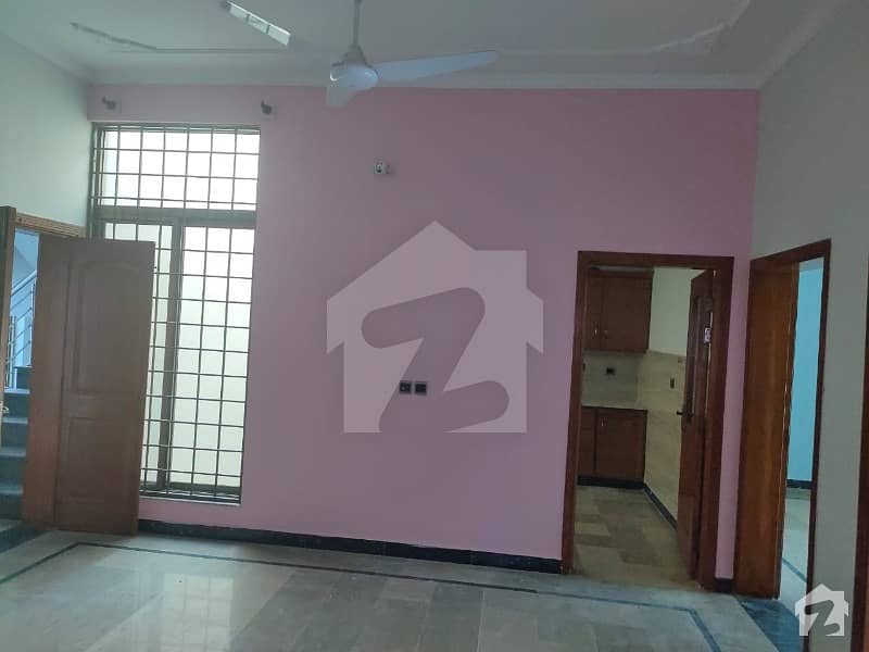 مارگلہ ویو ہاؤسنگ سوسائٹی ڈی ۔ 17 اسلام آباد میں 4 کمروں کا 9 مرلہ مکان 1.6 کروڑ میں برائے فروخت۔