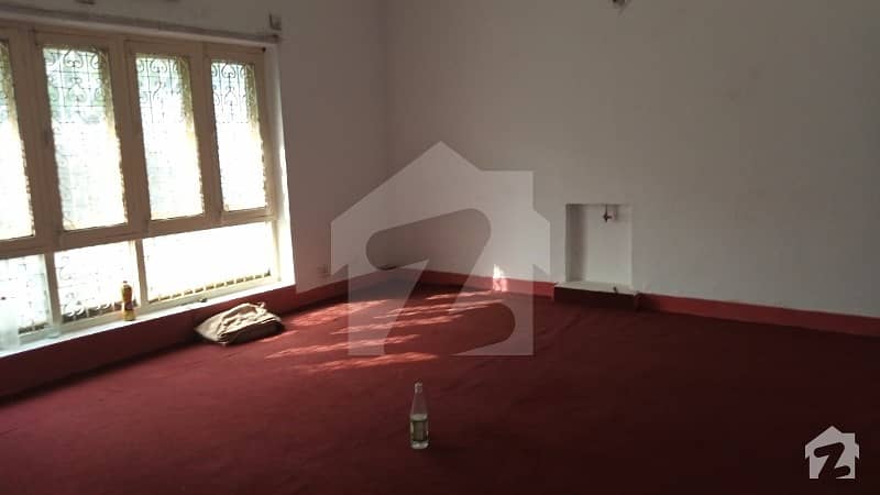 30 X 70 Upper Portion With 3 Bedrooms And 3attch Bathrooms Small Lounge And Drawing With Separate Entrance