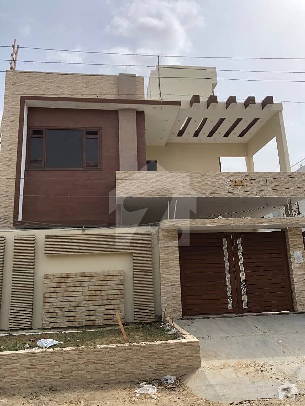 8 Bed 400 Square Yards Double Story Bungalow For Sale