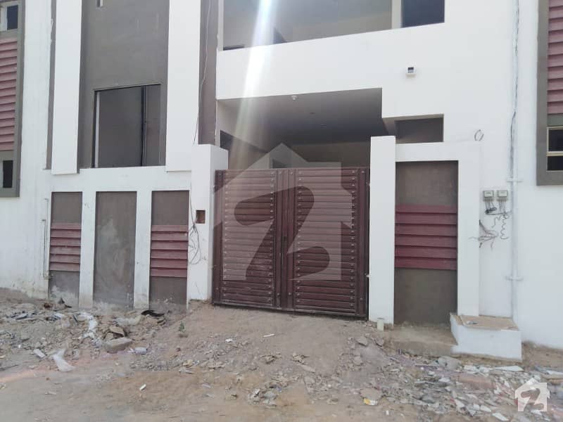 رِم جِھم وِلاز سکیم 33 کراچی میں 6 کمروں کا 8 مرلہ مکان 1.9 کروڑ میں برائے فروخت۔