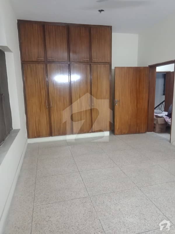 10 Marla Upper Portion For Rent In Allama Iqbal Town Kamran Block