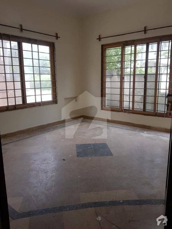 I91 25x60 Corner Neat And Clean  Ground Floor For Rent
