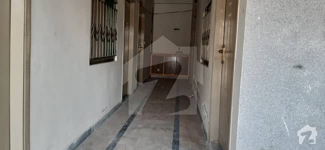 ایئر پورٹ روڈ راولپنڈی میں 1 کمرے کا 1 مرلہ کمرہ 6 ہزار میں کرایہ پر دستیاب ہے۔