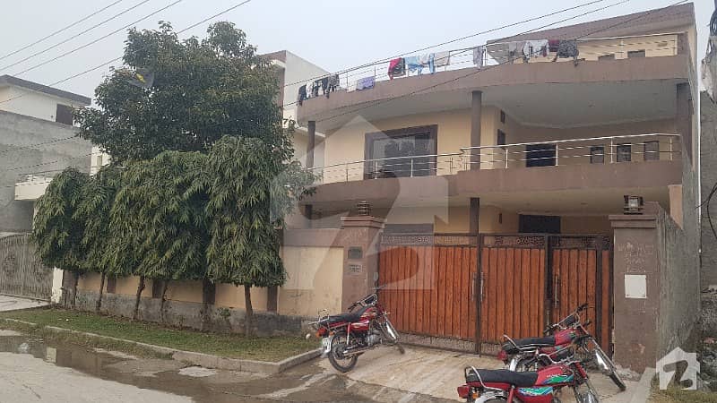 خدا بخش کالونی کینٹ لاہور میں 6 کمروں کا 1 کنال مکان 2.5 کروڑ میں برائے فروخت۔