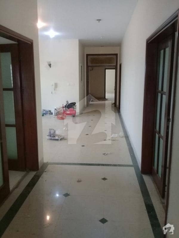 Kybane Qasim 31 Street Phase 8 500 Yard Ground Floor 3 Bedroom With  Powder Room