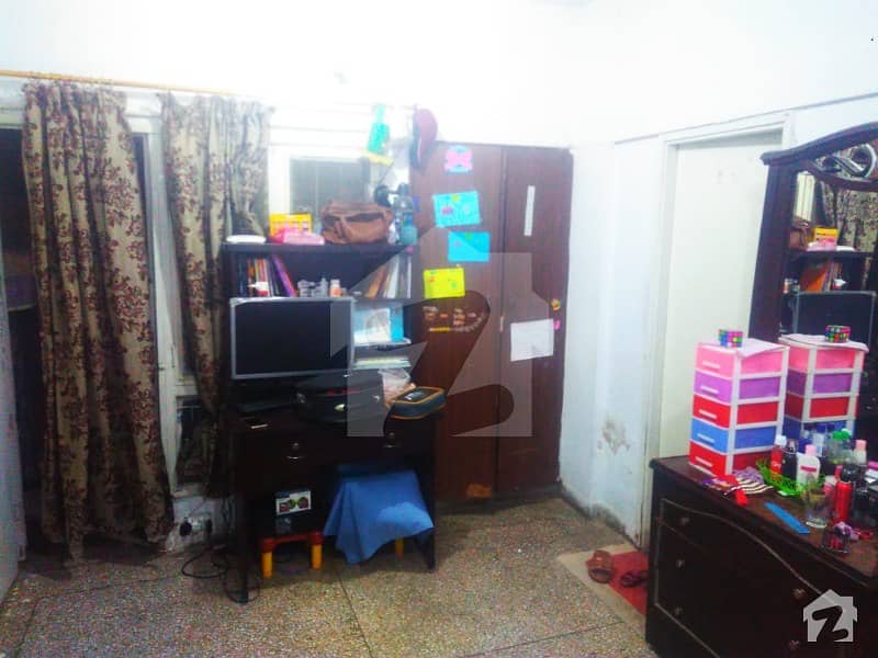 مسکان چورنگی کراچی میں 2 کمروں کا 4 مرلہ فلیٹ 82.5 لاکھ میں برائے فروخت۔
