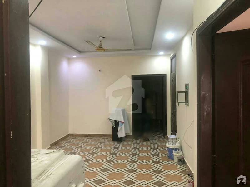 مسلم ٹاؤن لاہور میں 2 کمروں کا 3 مرلہ فلیٹ 37 لاکھ میں برائے فروخت۔