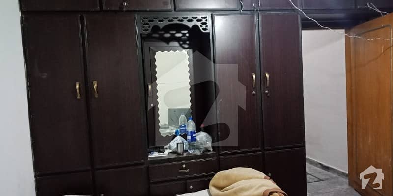 رتا روڈ گوجرانوالہ میں 2 کمروں کا 3 مرلہ مکان 22 ہزار میں کرایہ پر دستیاب ہے۔