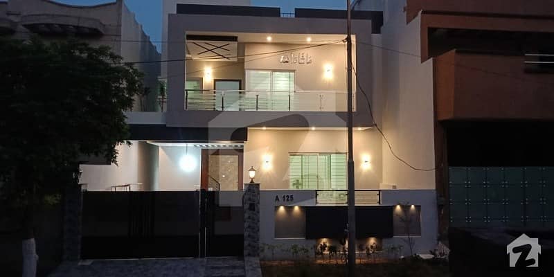 10 Marla Luxury  House For Sale With Servant  Room