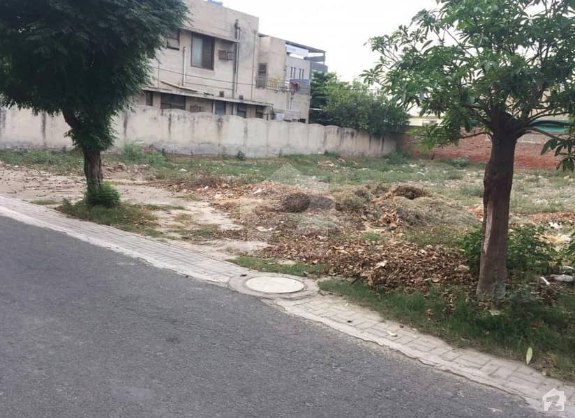 طارق گارڈنز ۔ بلاک اے طارق گارڈنز لاہور میں 9 مرلہ رہائشی پلاٹ 1.15 کروڑ میں برائے فروخت۔