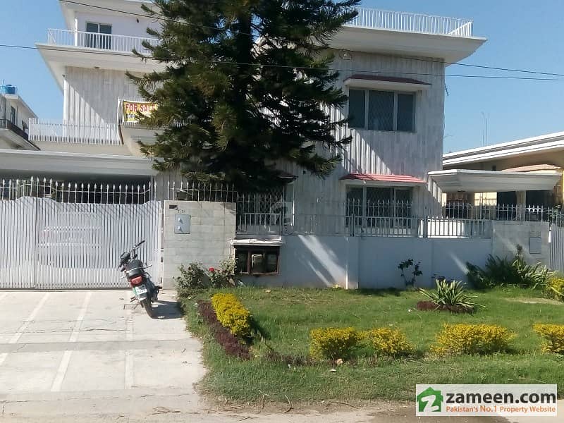 600 Sqyd Best Location Condition House In G102