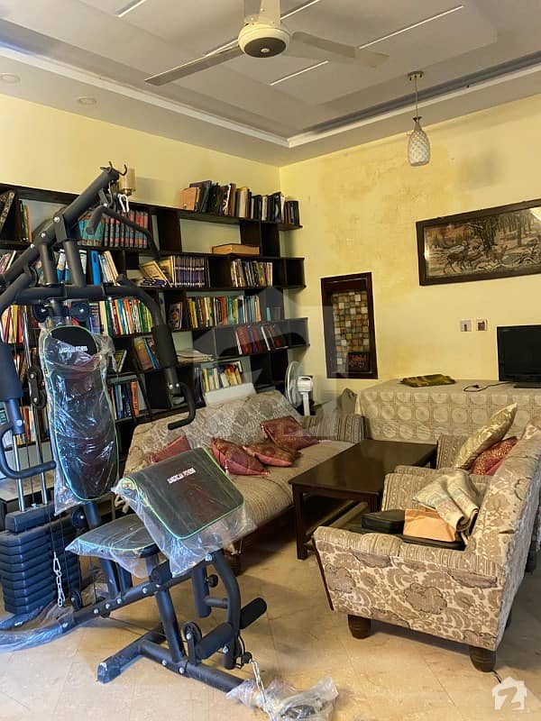 ڈی ۔ 12 اسلام آباد میں 5 کمروں کا 7 مرلہ مکان 3.65 کروڑ میں برائے فروخت۔