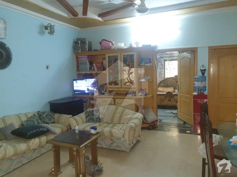 جوہر ٹاؤن فیز 1 جوہر ٹاؤن لاہور میں 5 کمروں کا 8 مرلہ مکان 1.55 کروڑ میں برائے فروخت۔