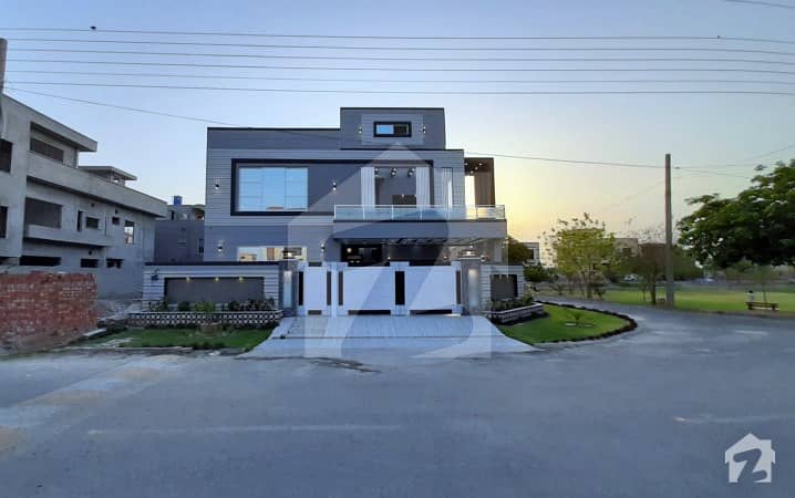 16 Marla Corner Facing Park 80 Ft  House Just Like Kanal For Sale In Valencia Housing Society Lahore