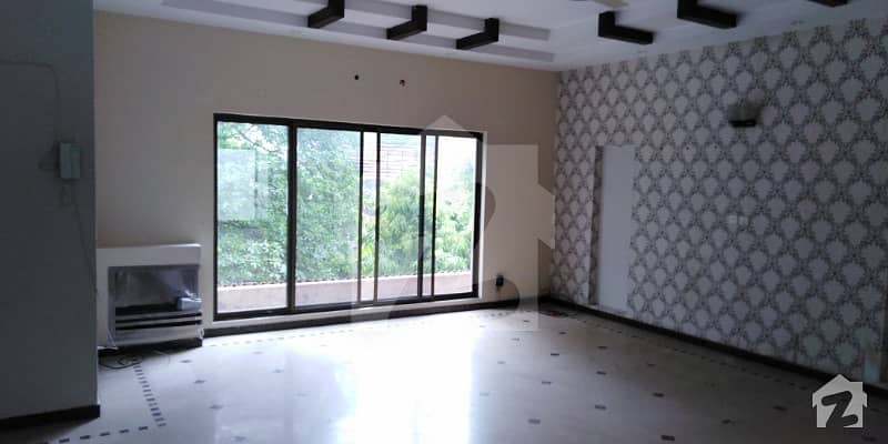 Kanal Luxrious Upper Portion For Rent