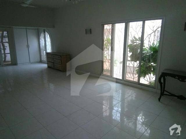 1000 Yards Bungalow For Rent In Phase 5 Near Shaheen
