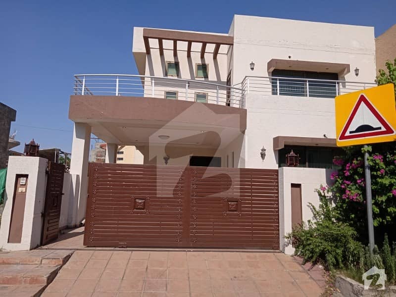 بحریہ ٹاؤن فیز 2 ایکسٹینشن بحریہ ٹاؤن راولپنڈی راولپنڈی میں 4 کمروں کا 11 مرلہ مکان 2.15 کروڑ میں برائے فروخت۔