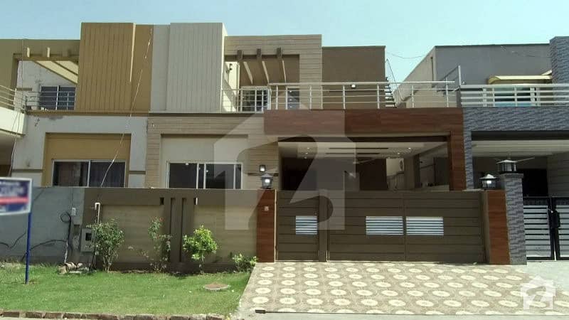 ڈیوائن گارڈنز ۔ بلاک سی ڈیوائن گارڈنز لاہور میں 3 کمروں کا 8 مرلہ مکان 1.9 کروڑ میں برائے فروخت۔