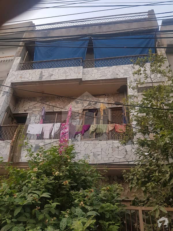 غازی آباد لاہور میں 4 کمروں کا 4 مرلہ مکان 67 لاکھ میں برائے فروخت۔