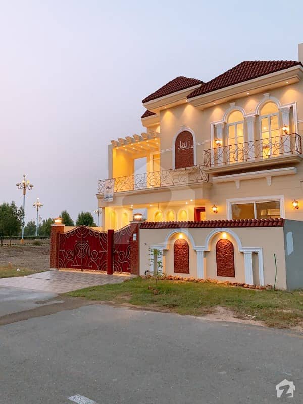 سٹی ہاؤسنگ سوسائٹی فیصل آباد میں 5 کمروں کا 11 مرلہ مکان 2.25 کروڑ میں برائے فروخت۔