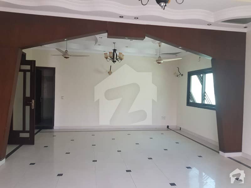 1000 Yards Bungalow For Sale