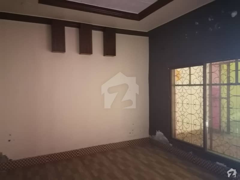 عزیز آباد کالونی بہاولپور میں 5 کمروں کا 9 مرلہ مکان 25 ہزار میں کرایہ پر دستیاب ہے۔