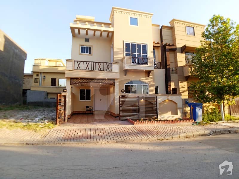 بحریہ ٹاؤن فیز 8 بحریہ ٹاؤن راولپنڈی راولپنڈی میں 3 کمروں کا 5 مرلہ مکان 1.2 کروڑ میں برائے فروخت۔
