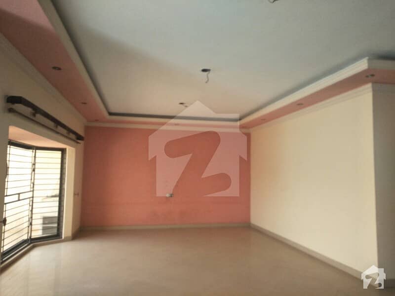1 kanal Upper Portion Available For Rent