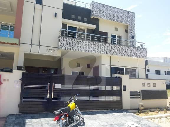 فیصل ٹاؤن - ایف ۔ 18 اسلام آباد میں 4 کمروں کا 8 مرلہ مکان 1.75 کروڑ میں برائے فروخت۔
