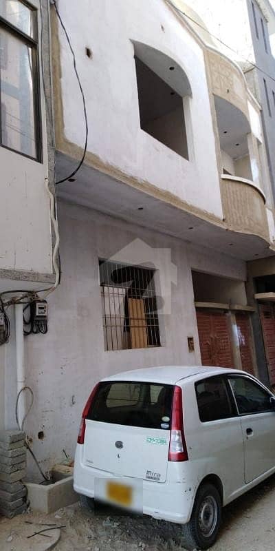 سُپر ہائی وے کراچی میں 4 کمروں کا 5 مرلہ مکان 2.2 کروڑ میں برائے فروخت۔