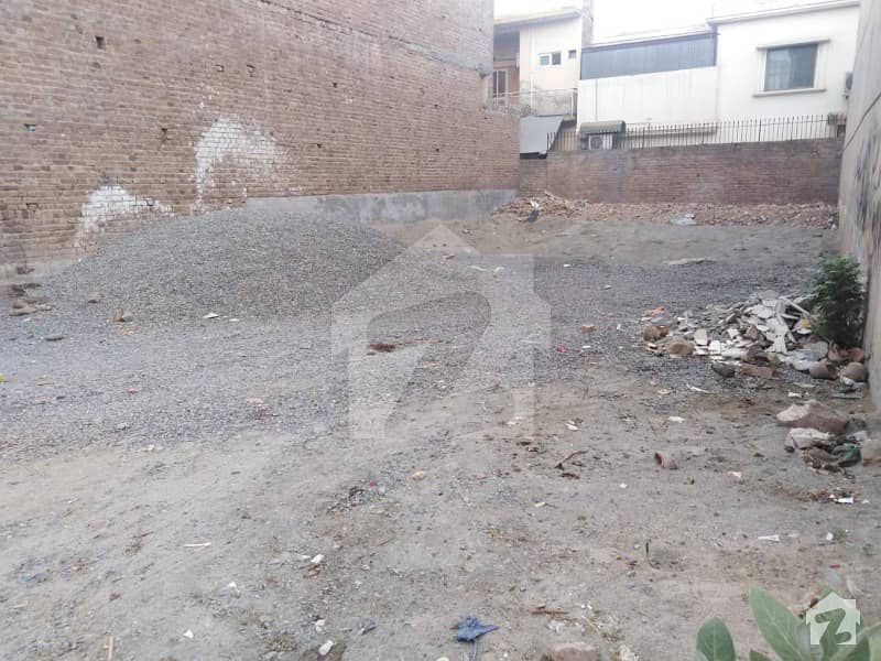 حیات آباد فیز 7 - ای4 حیات آباد فیز 7 حیات آباد پشاور میں 1 کنال رہائشی پلاٹ 3.1 کروڑ میں برائے فروخت۔