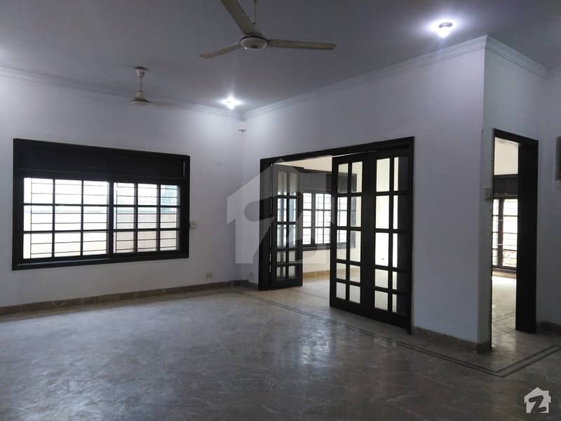 ڈی ایچ اے فیز 6 ڈی ایچ اے کراچی میں 4 کمروں کا 10 مرلہ مکان 4.7 کروڑ میں برائے فروخت۔