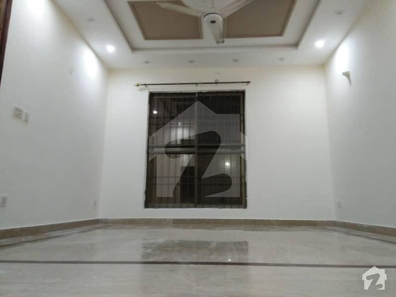 مصطفیٰ ٹاؤن لاہور میں 2 کمروں کا 8 مرلہ زیریں پورشن 35 ہزار میں کرایہ پر دستیاب ہے۔