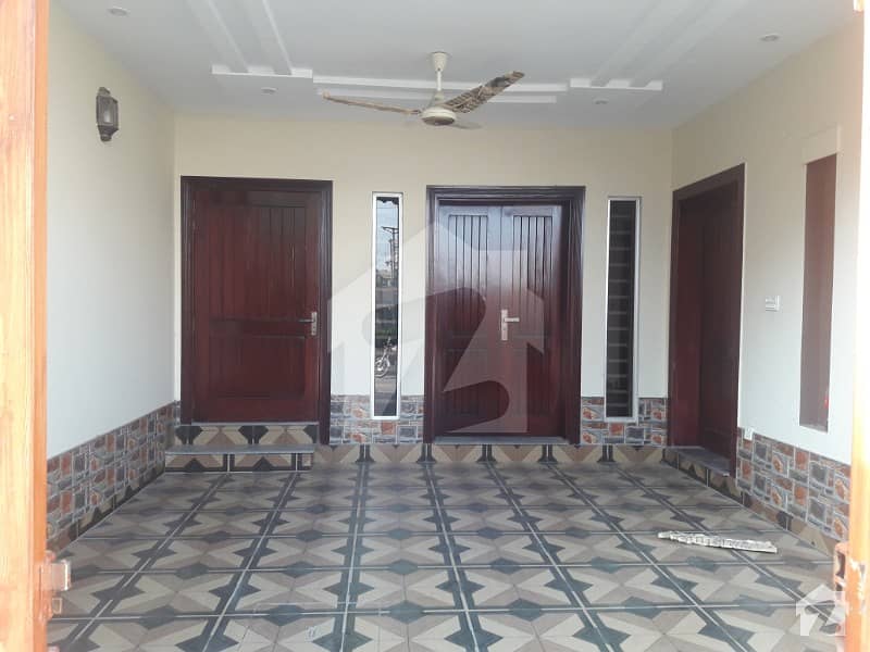 10 Marla Lower  Portion Available For Rent In Valencia Town Lahore