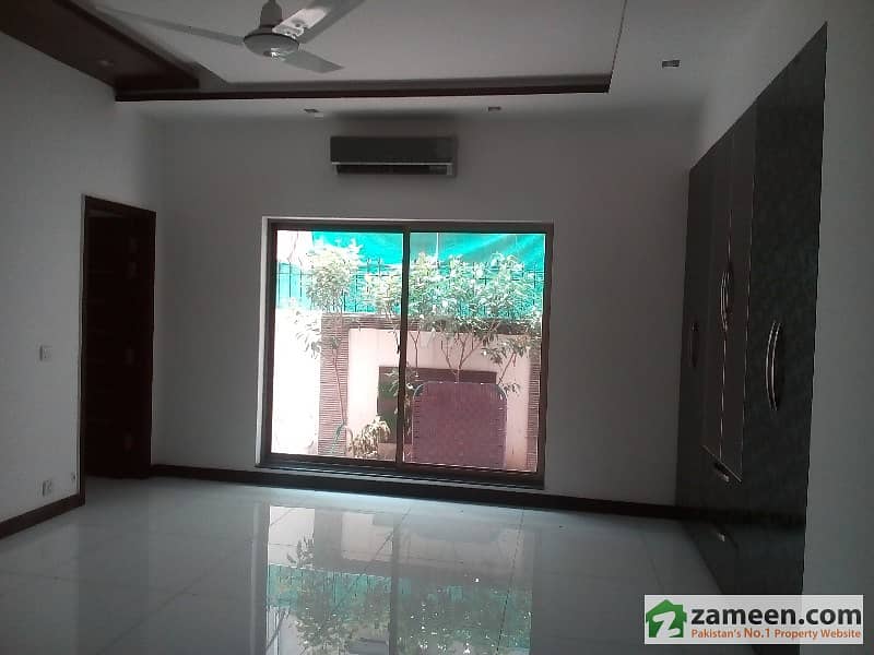 Dha Phase 4 Block JJ 1 Kanal 3 Bed Corner Facing Park Separate Entrance Upper Portion For Rent