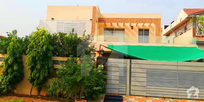 Slightly Used Beautiful Design 1 Kanal with basement 6 Beds Bungalow In Dha Phase 3