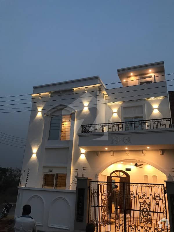 رائیونڈ روڈ لاہور میں 4 کمروں کا 6 مرلہ مکان 95 لاکھ میں برائے فروخت۔