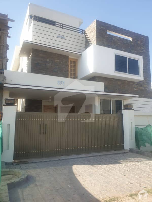 10 Marla House Is Available For Sale 10 Marla House Is Available For Sale